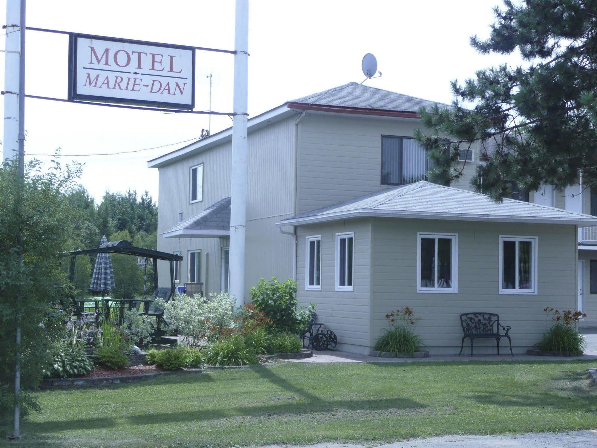 Motel Marie-Dan Sainte-Eulalie Екстер'єр фото