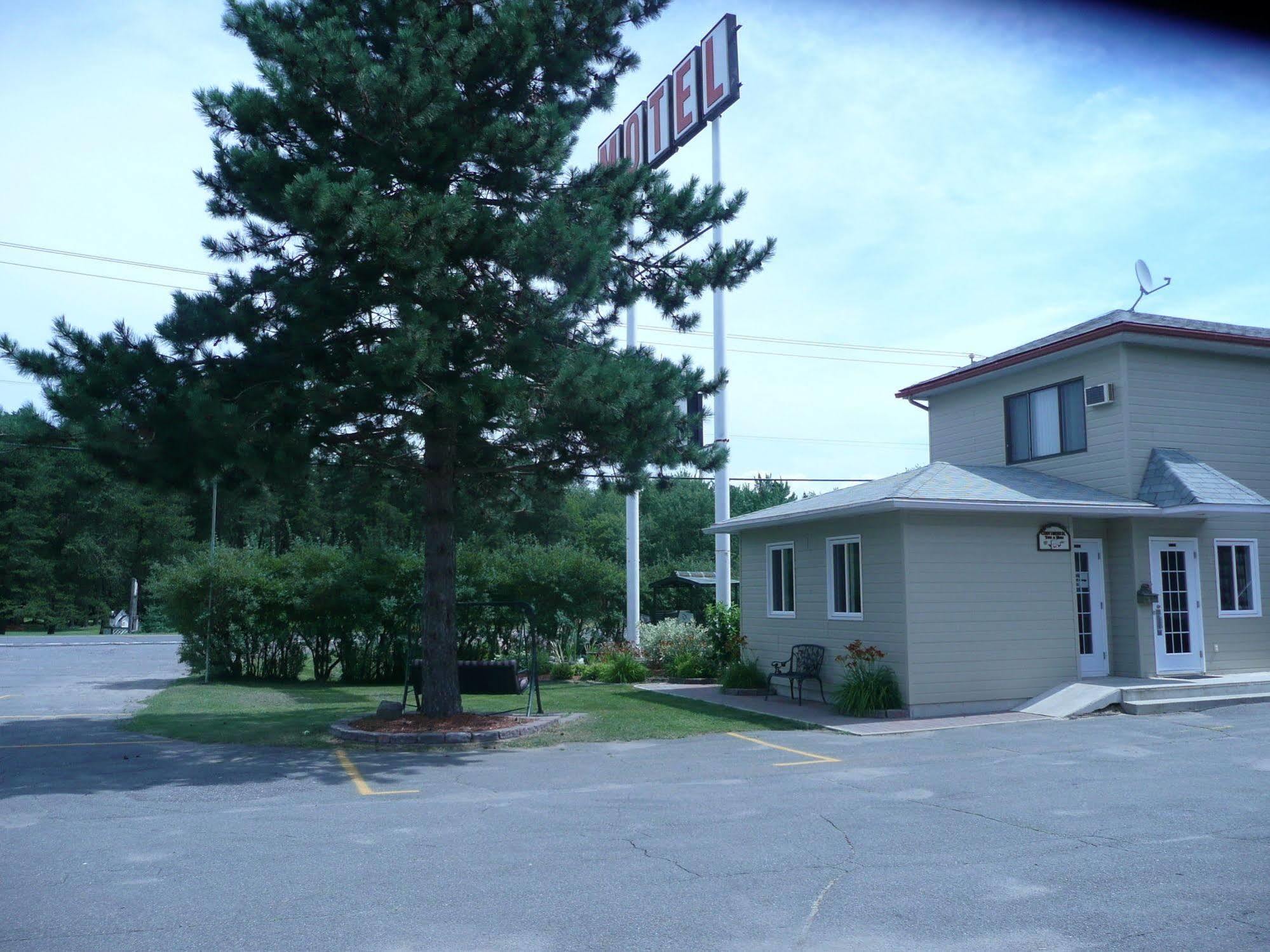 Motel Marie-Dan Sainte-Eulalie Екстер'єр фото